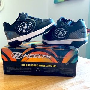 Heelys Black and Carbon Authentic Wheeled Shoes. NWT youth size 13.